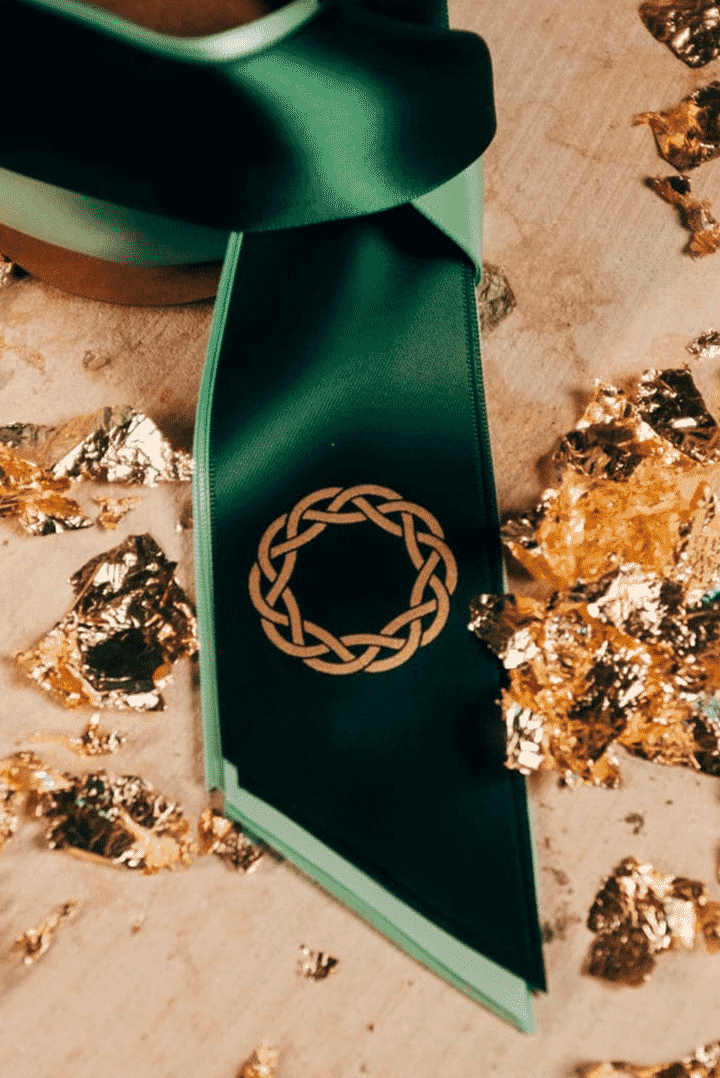 emerald ribbon-closeup